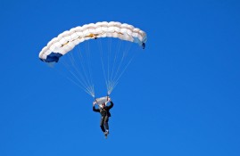 电子竞技体育-Uzi关键节点问鼎冠军，FPX带队取胜！